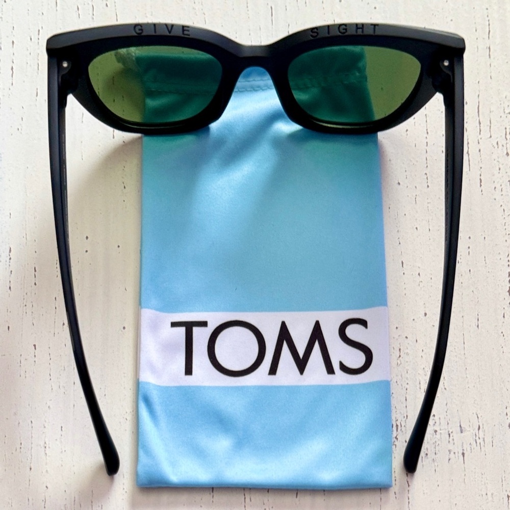 TOMS Sydney Traveler Black/Olive Sunglasses - Picture 2 of 12